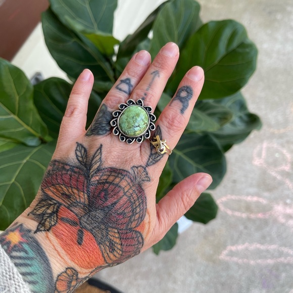 Incredible lime green turquoise ring - Picture 8 of 9